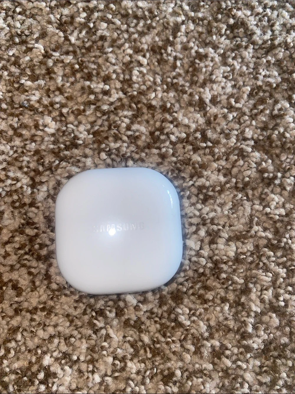 Samsung Glossy White Earbuds Charging Case
